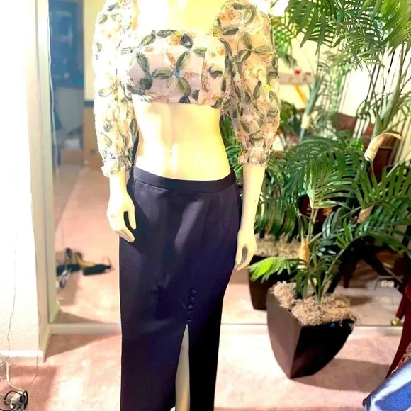 STORiA IVORY AND SAGE SEQUIN BABY DOLL CROP TOP WITH PUFF SLEEVES SIZE SMALL - Picture 7 of 15